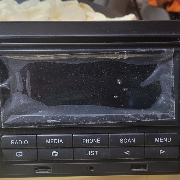 Car audio head unit - Picture 2 of 7